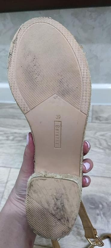 Личные вещи: Сандалии (босоножки) Bershka на устойчивом каблуке и платформе — 4