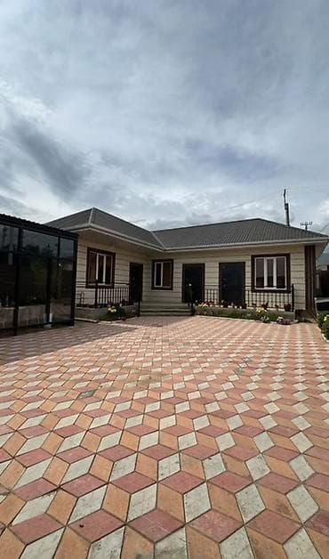 single room flat: Сдается коттедж в Чолпон Ата. Есть все условия, 4 комнаты в каждой — 1