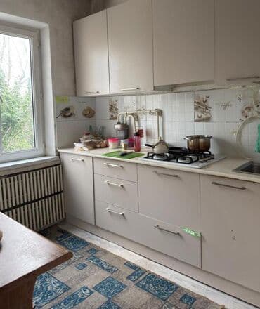 Батирлерди сатуу: 2 бөлмө, 50 м², 105-серия, 5 кабат, Эски ремонт — 4