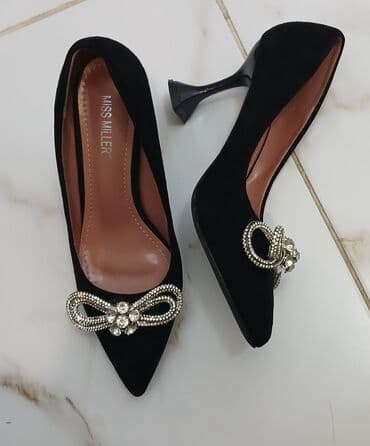 туфельки: Замшевые туфельки, одевала 1раз, размер 36, отдам за 700 — 1