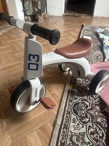 Толокары: Детский беговел-каталка CORGI SCOOTER с тремя колесами. - — 1