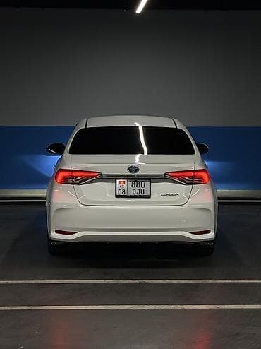 тайота из: Toyota Corolla: 2019 г., 1.8 л, Вариатор, Гибрид, Хэтчбэк — 7
