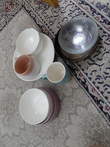 Столовая посуда: Набор посуды для кухни, разнородный, примерно на 10 предметов.бекер — 1