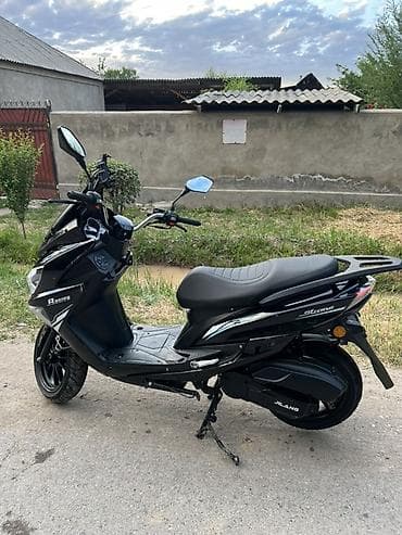 Мототехника: Продам макси-скутер 200 куб. см, инжектор, 2026 года выпуска. Срочно — 5