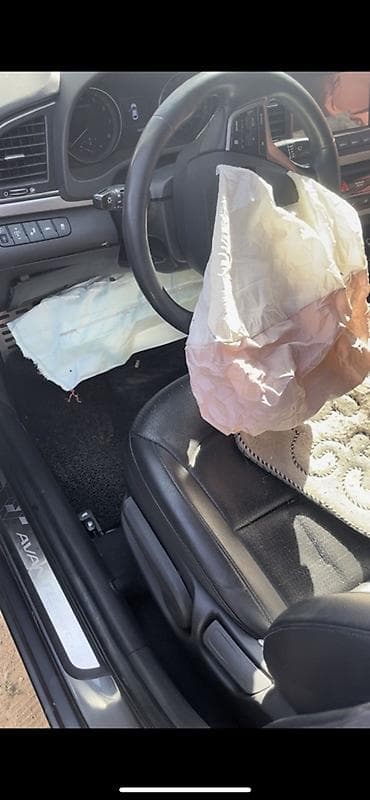 запчасть киа: Hyundai Avante/Elantra (седан, тёмно‑серый), после ДТП. Отлично — 2