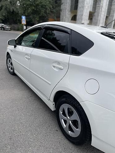e2 byd: Toyota Prius: 2012 г., Гибрид, Хэтчбэк — 9