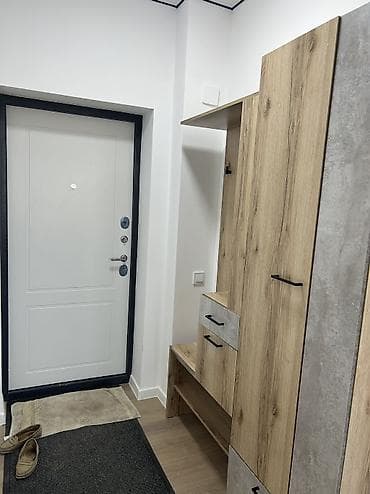 1 бөлмө, Менчик ээси, Жарым -жартылай эмереги бар