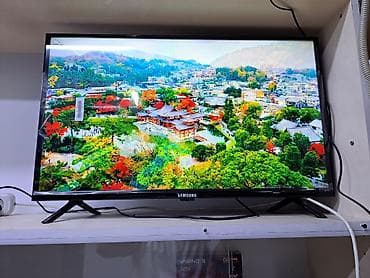 тв 32: Телевизор Samsung, диагональ около 32–40". Классический дизайн с — 2