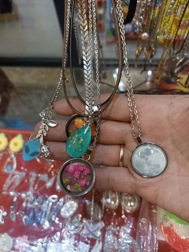 модный современные кыргызские национальные платья: Продаю металлические значки серьги и кулоны на цепочках, значки по — 9