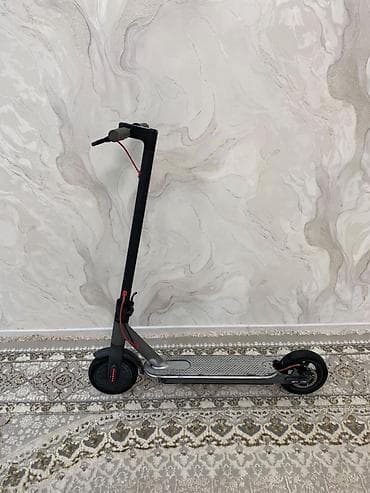 Продаю электросамокат Xiaomi M365. Зарядку потеряли, поэтому не знаю at lalafo.kg Продаю электросамокат Xiaomi M365. Зарядку потеряли, поэтому не знаю