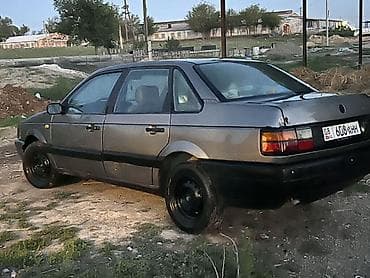 Volkswagen Passat: 1988 г., 1.8 л, Механика, Бензин, Седан