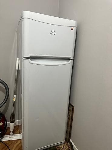 холодильники индезит: Холодильник Indesit, Б/у, Двухкамерный — 1