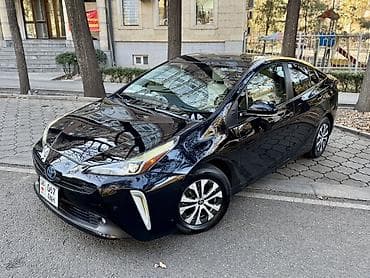Toyota Prius: 2021 г., 1.8 л, Вариатор, Гибрид, Лифтбек — 2