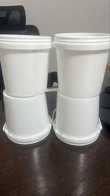 ведро пластиковый: Пластиковые ведра с крышками и ручками - Объем: приблизительно 1л — 1