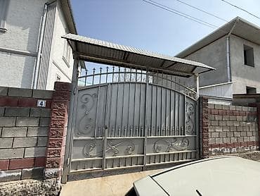 Кованные металлические ворота с калиткой и навесом - Материал: сталь