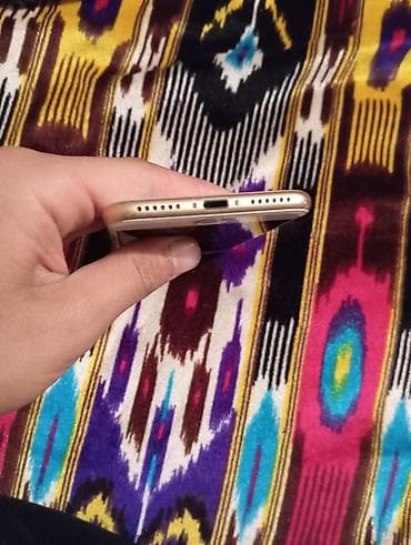 халадилник сатылат: IPhone 8, 64 ГБ, Алтын — 9