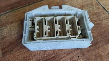 запчасти на тойота калдина в бишкеке: Toyota Hiace блок предохранителей, Тойота Хайс монтажный блок — 1