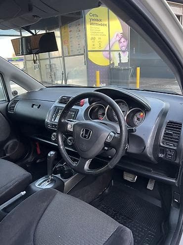 белый фит: Honda Fit: 2003 г., 1.5 л, Вариатор, Бензин, Хэтчбэк — 7
