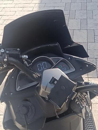 купить новый скутер: Скутер-макси, серый металлик Характеристики и оснащение: - Кузов — 3