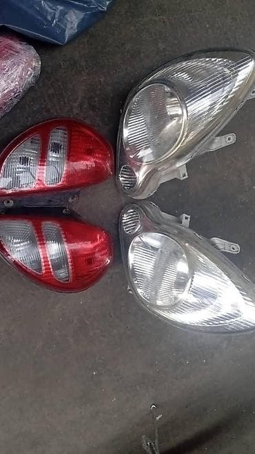Алдыңкы фаралар комплектиси Daihatsu 2002 г., Колдонулган, Оригинал, БАЭ — 1