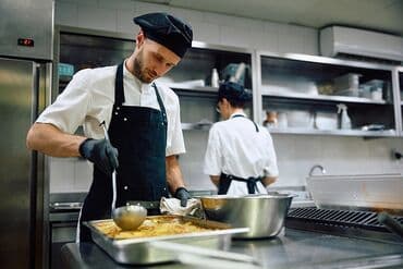 Требуется Повар : Универсал, Национальная кухня, 3-5 лет опыта