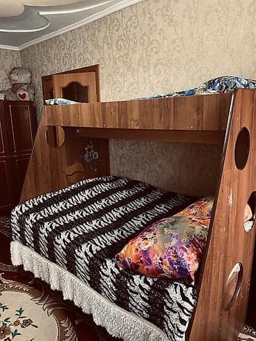 Двухъярусная кровать б/у