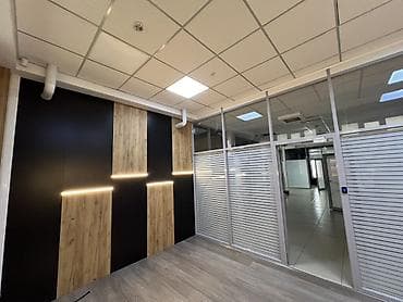 Аренда коммерческой недвижимости: Офисные помещения с перегородками из стекла и алюминиевого профиля — 2