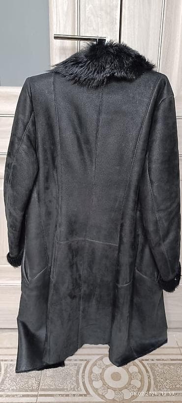 платья женская: Женская длинная дублёнка черного цвета. 44-46 размер - Материал — 2