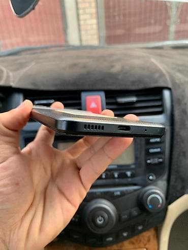 m4 max: Poco Apple M5, Б/у, 128 ГБ, цвет - Черный, 2 SIM — 2
