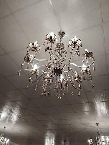 люстры хай тек: Классическая хрустальная люстра и барная стойка - Эффектная — 2