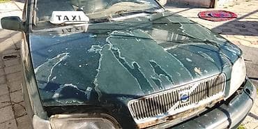 вольва внл: Volvo S40 (первое поколение), седан, темно‑зеленый цвет. - Кузов: 4 — 4