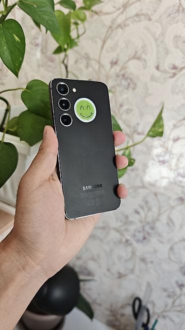 экран сломанный: Samsung Galaxy S23, цвет - Черный — 1