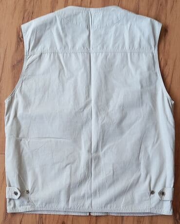 на прокат военная форма: Жилетка мужская, светлая, лёгкая, с кармашками. Состояние хорошее — 2