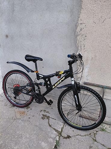 Продаю велосипед. цвет черный. цена 10000сом