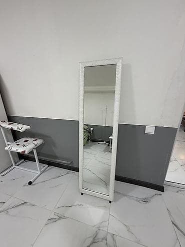 Напольное зеркало в полный рост