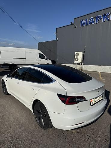 Tesla: Tesla Model 3: 2020 г., Электромобиль — 4