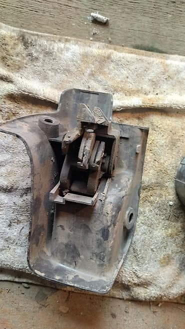 corolla e150: Продаю запчасть от тойоты короллы 1993 года выпуска открывашку заднего — 3