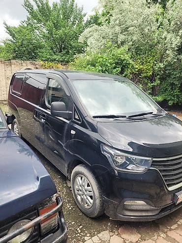 Hyundai H-1: 2018 г., 2.5 л, Автомат, Дизель, Вэн/Минивэн — 3