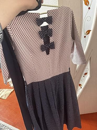 свадебные платья 48 р: Платье в горох, двухцветное - Крой: приталенный лиф и расклешённая — 3