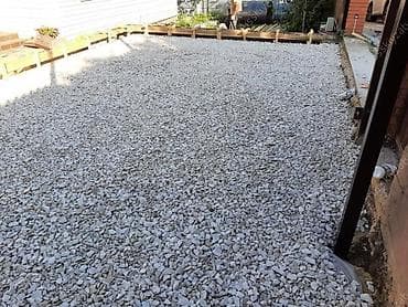 Продается щебень светлого оттенка, подходящий для различных