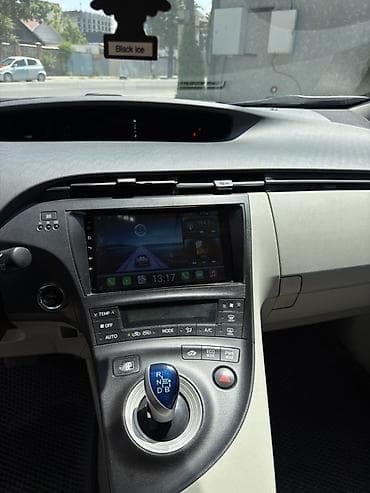 1: Toyota Prius: 2011 г., 1.8 л, Вариатор, Гибрид, Хэтчбэк — 9