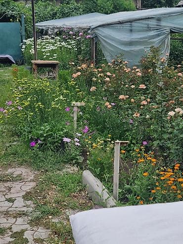 коммунаров: 🏡 Продаётся 3комн.дом+2комн времянкой Коммунарове! 🟩 Площадь дома — 10