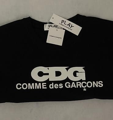 кийилген кийимдер: Футболка COMME des GARÇONS PLAY CDG - Цвет: черный - Принт: белый — 3