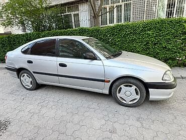 audi s: Toyota Avensis: 2001 г., 1.8 л, Механика, Бензин, Хэтчбэк — 1