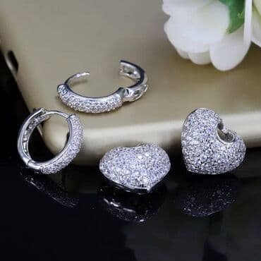 свадебные платья с открытой спиной: Изысканные серьги У в форме сердца созданы, чтобы покорять с первого — 4