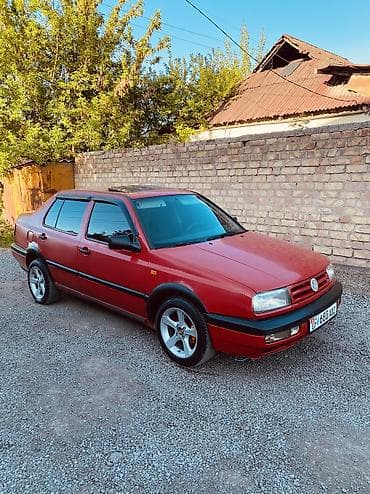 баа: Volkswagen Vento: 1992 г., 1.8 л, Кол менен иштөөчү, Бензин, Седан — 1
