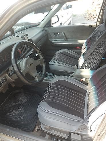 mazda 321: Mazda 626: 1991 г., 2 л, Автомат, Бензин, Седан — 6