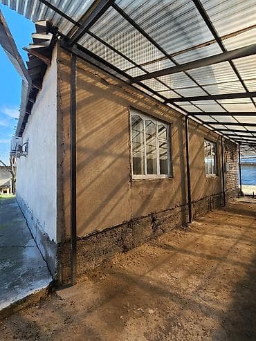 продаю связи с переездом: 🏡 Срочно продается дом в ж/м Ак-Босого, г. Бишкек Продается уютный — 10