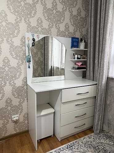 Туалетный столик, С зеркалом, цвет - Белый, ЛДСП