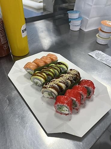 Требуется Повар : Сушист, Японская кухня, 1-2 года опыта at lalafo.kg Требуется Повар : Сушист, Японская кухня, 1-2 года опыта